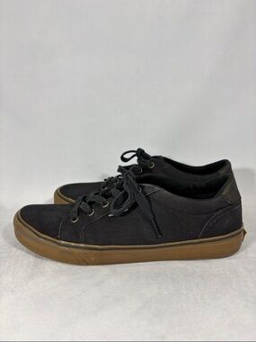 Vans Black Canvas Low-Top Sneakers with Gum Sole Skate Men’s 10.5 **